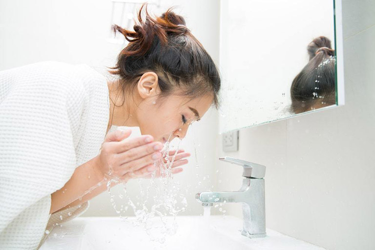 Viêm da dầu ở cánh mũi Viêm da dầu ở cánh mũi