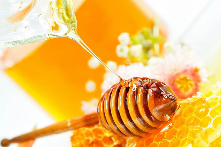Cách sử dụng mật ong nguyên chất điều trị bệnh á sừng ở trẻ em