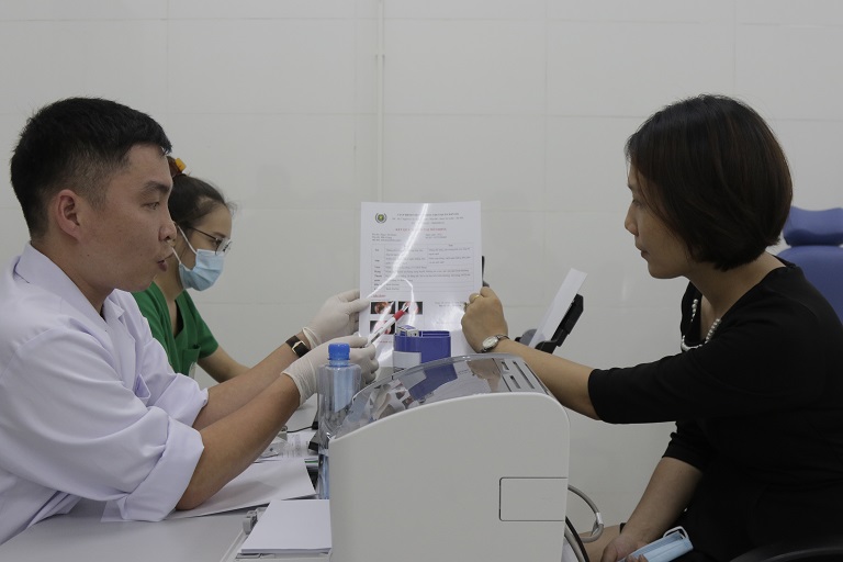 Tại Quân dân 102, người bệnh sẽ được thăm khám theo hình thức Đông - Tây Y kết hợp Tại Quân dân 102, người bệnh sẽ được thăm khám theo hình thức Đông - Tây Y kết hợp