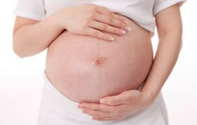 Viêm da cơ địa ảnh hưởng gián tiếp đến sự phát triển của thai nhi. Quan trọng hơn là nó có tỷ lệ di truyền cao.