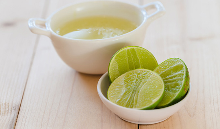 Trị lang ben bằng riềng ngâm nước cốt chanh