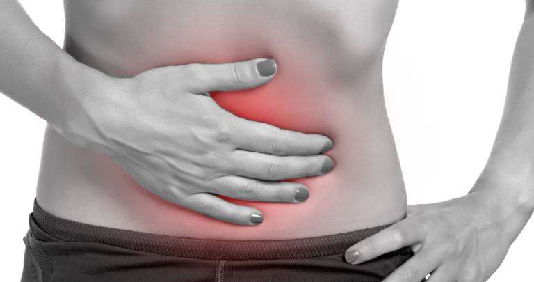 Đau rát dạ dày là một trong các triệu chứng cảnh báo nhiễm khuẩn