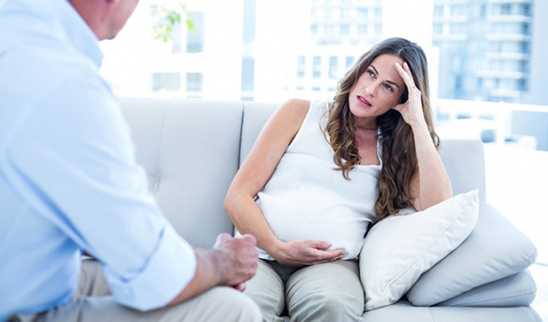 Triệu chứng của lác đồng tiền khiến mẹ bầu cảm thấy rất khó chịu và gián tiếp ảnh hưởng đến thai nhi