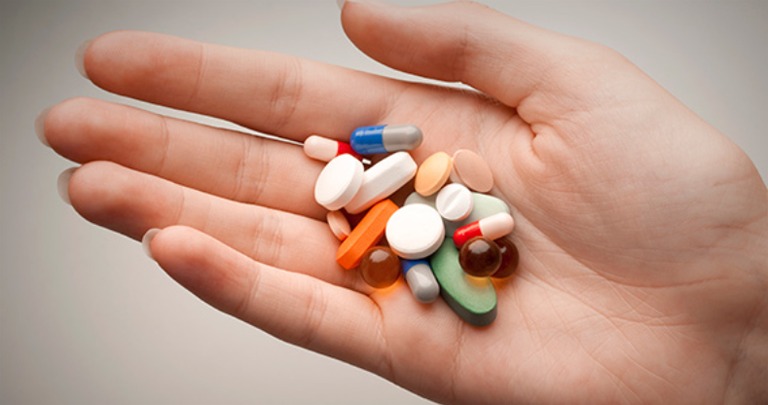 Dùng chung thuốc 7 màu Silkron với các loại thuốc Tây y khác sẽ gây ra tương tác thuốc ảnh hưởng xấu đến sức khỏe