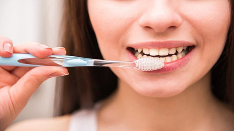 Chăm sóc sức khỏe răng miệng đúng cách là biện pháp đơn giản giúp phòng ngừa bệnh viêm xoang hàm do răng