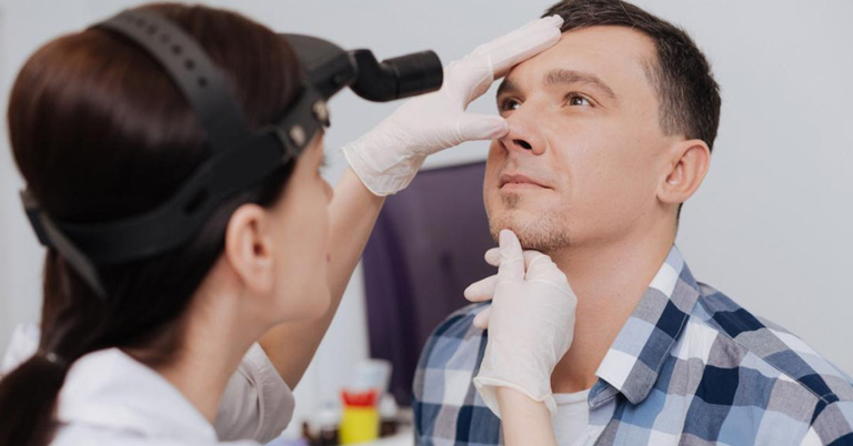 Tiến hành thăm khám và điều trị chuyên khoa nếu bạn bị sổ mũi do bệnh lý