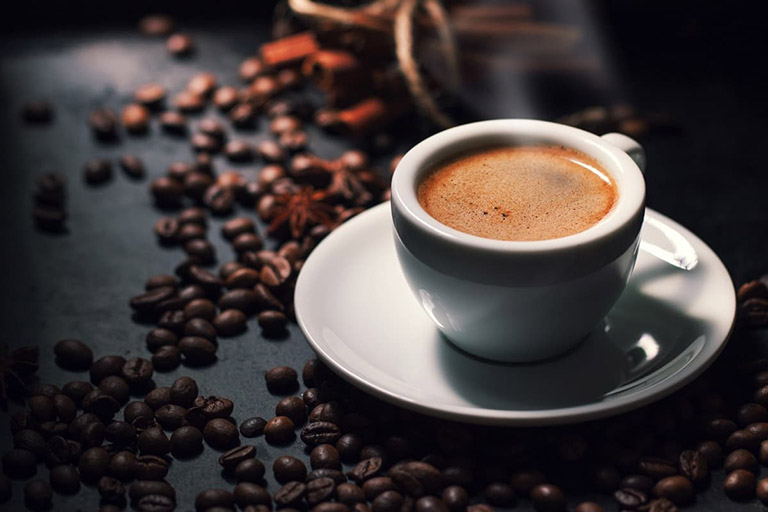 Trong cà phê có chứa hàm lượng cao cafein không tốt cho sức khỏe của người mắc bệnh trĩ