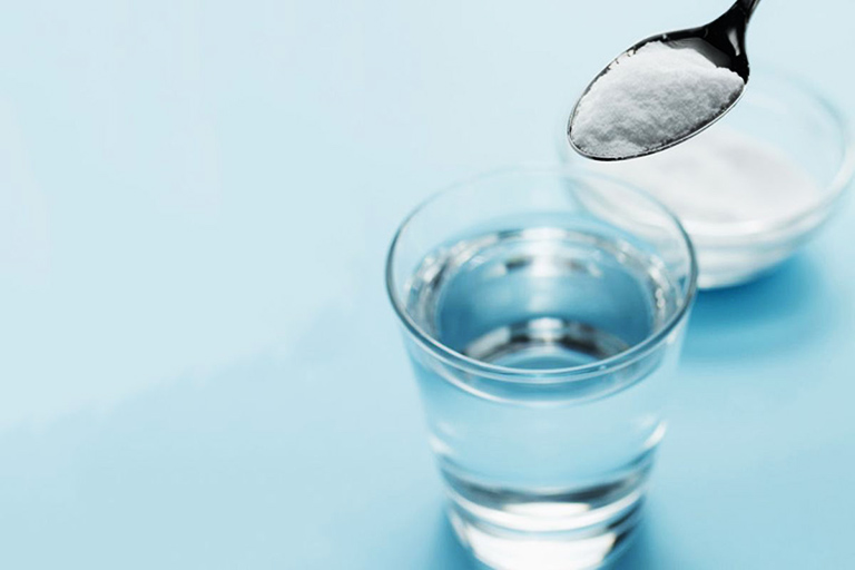 Chữa viêm mũi dị ứng bằng nước muối chỉ mang tính chất hỗ trợ điều trị, không có tác dụng thay thế thuốc đặc trị