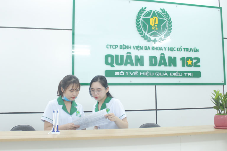 Nhờ biết đến CTCP Bệnh viện Quân dân 102, chị Hồng Anh đã tìm được "đúng thầy, đúng thuốc" chữa viêm da Nhờ biết đến CTCP Bệnh viện Quân dân 102, chị Hồng Anh đã tìm được "đúng thầy, đúng thuốc" chữa viêm da