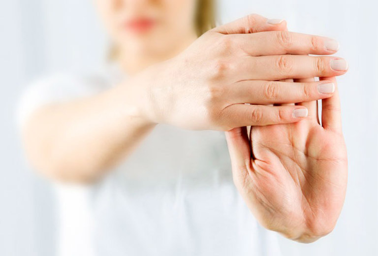 Viêm khớp cổ tay là bệnh lý xương khớp thường gặp với triệu chứng đặc trưng là đau nhức, sưng đỏ