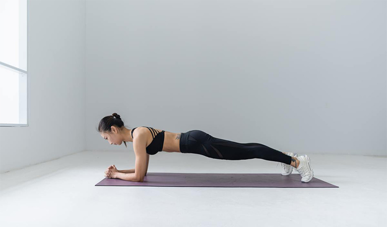 bài tập thể dục Plank cho người thoát vị đĩa đệm