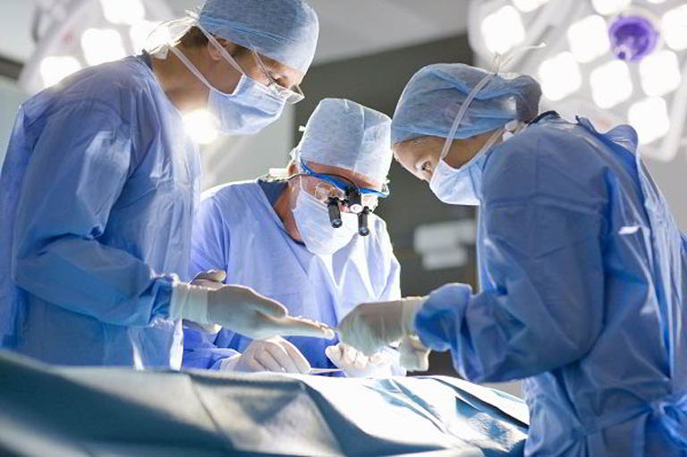 Phẫu thuật cắt trĩ mang lại hiệu quả trị bệnh nhanh chóng nhưng lại tiềm ẩn nhiều rủi ro