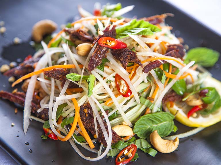 Salad đu đủ xanh - Món ăn hỗ trợ chữa bệnh trĩ