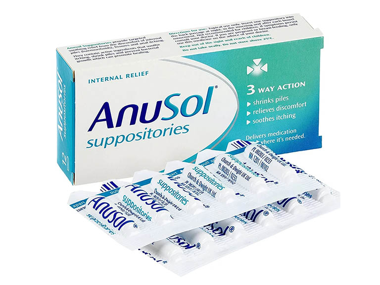 Hoạt chất Hydrocortisone acetate trong mỗi viên thuốc Anusol có tác dụng kháng khuẩn, chống viêm và làm giảm triệu chứng do bệnh trĩ gây ra