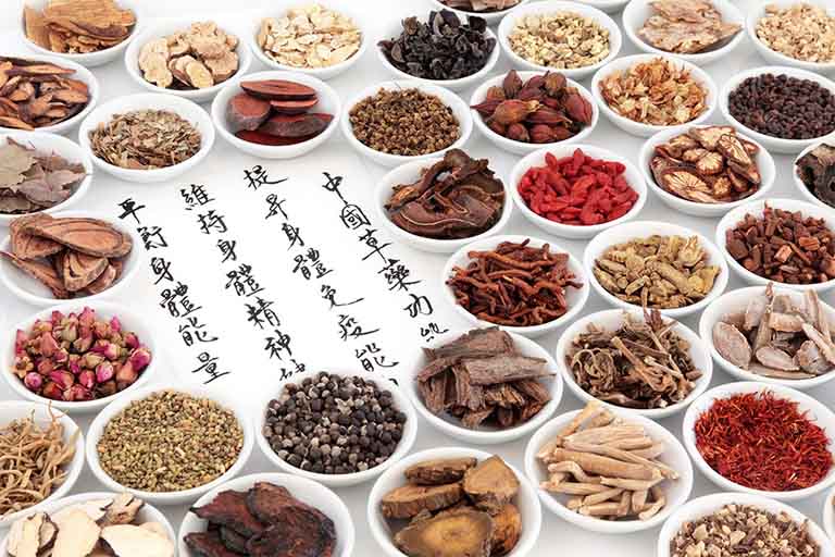 Bài thuốc Đông y chữa viêm amidan là sự tập hợp của nhiều vị thuốc khác nhau, vừa có tác dụng trị bệnh chính vừa giúp mát gan, giải độc và thanh nhiệt cơ thể