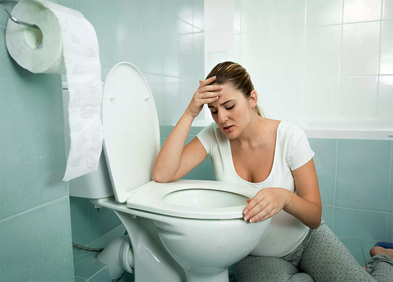 Cơn ốm nghén kéo dài khi mang thai khiến cơ thể chán ăn, hệ miễn dịch suy giảm cùng với sức đề kháng yếu đã tạo điều kiện thuận lợi cho vi khuẩn và virus xâm nhập vào tổ chức amidan gây viêm