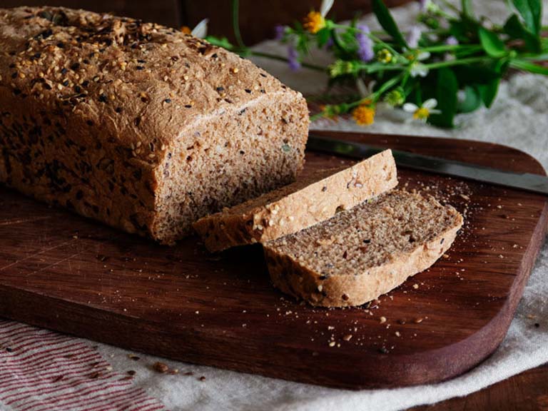 Bánh mì nguyên cám đặc biệt tốt đối với dạ dày và còn chứa nhiều dưỡng chất tốt cho sức khỏe