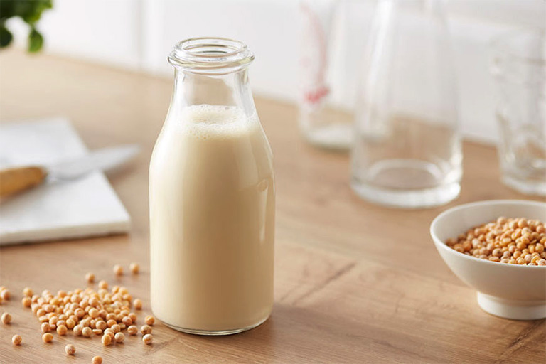 Mặc dù sữa đậu nành không tốt cho người bị đau dạ dày nhưng người bệnh vẫn có thể dùng được ở liều lượng thấp và dùng đúng cách