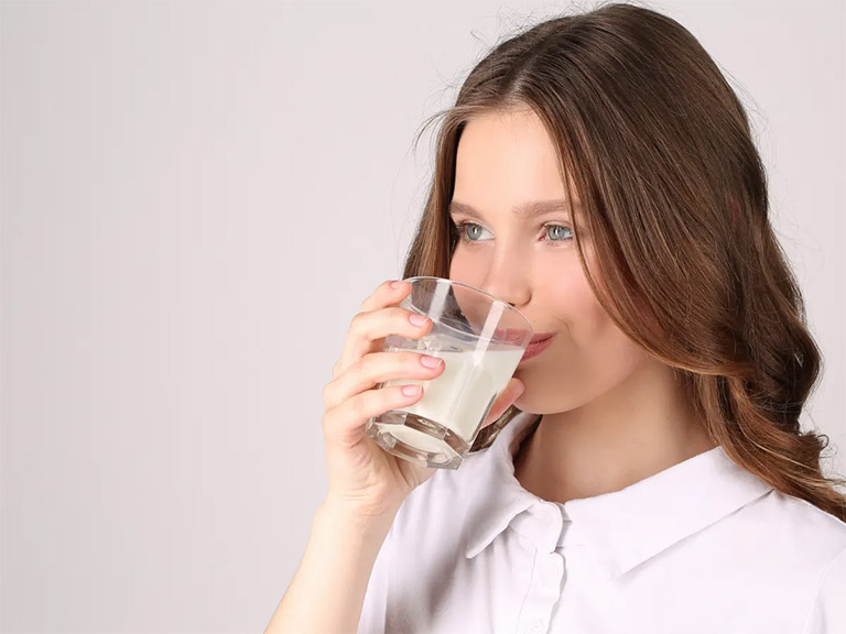 Người bị đau dạ dày có nên uống sữa đậu nành để bổ sung nước và dưỡng chất không? - Cùng xem chuyên gia giải đáp vấn đề
