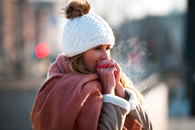 Chú ý giữ ấm cơ thể vào những ngày chuyển biến lạnh để hạn chế nguy cơ mắc các bệnh lý về đường hô hấp