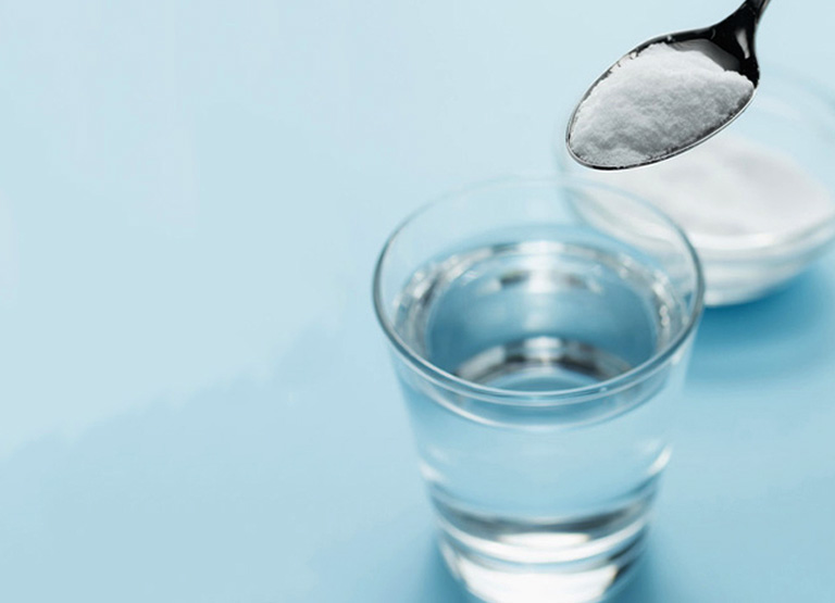 Hướng dẫn cách pha nước muối dùng súc miệng trị viêm họng đúng cách