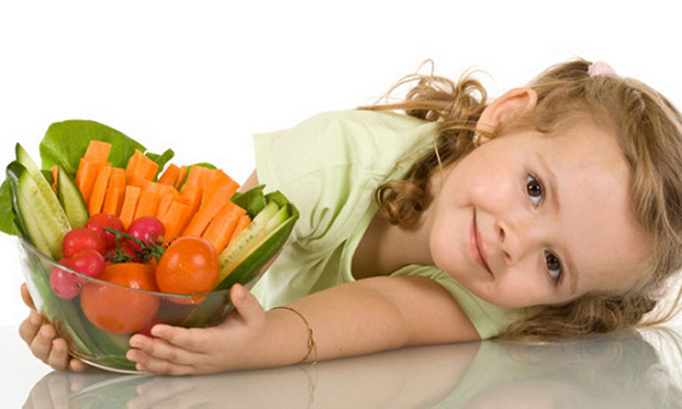 Khi trẻ bị viêm amidan, bố mẹ nên cho trẻ ăn gì để bệnh nhanh khỏi