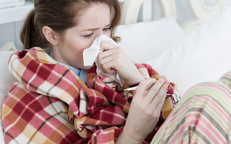Các triệu chứng của bệnh viêm họng do virus khiến người bệnh cảm thấy rất khó chịu và ảnh hưởng đến cuộc sống hàng ngày