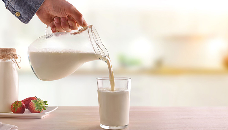 Bị thoái hoá cột sống nên uống sữa gì