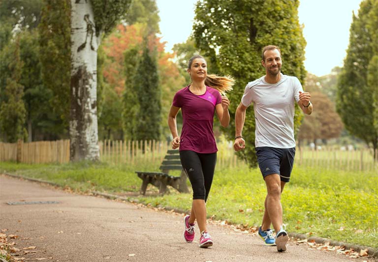 Thực hiện bài tập chạy bộ và đi bộ đúng kỹ thuật để gia tăng tối đa công dụng và phòng tránh những chất thương đáng tiếc