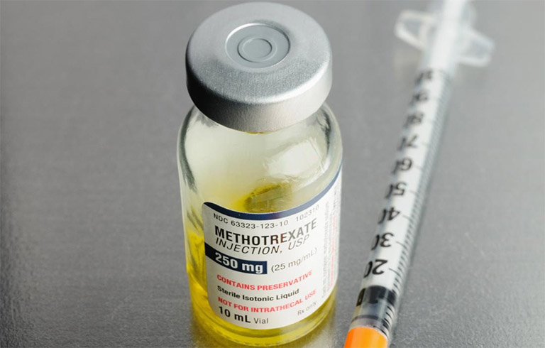 Người bệnh cần dùng kết hợp thuốc sinh học với thuốc chống thấp Methotrexate để có thể mang lại hiệu quả tốt nhất