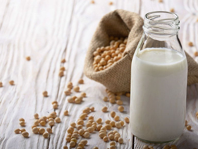 Sữa đậu nành chứa nhiều vitamin và khoáng chất khác giúp tạo năng lượng, tăng cường sức đề kháng cho cơ thể