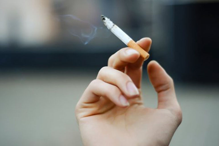 Hút thuốc lá là thói quen gây hại cho sức khỏe và làm gia tăng nguy cơ mắc bệnh