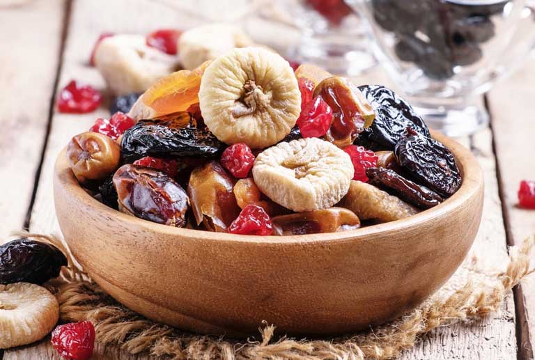 Người bị viêm trực tràng không nên ăn các loại hoa quả sấy khô để tránh gây áp lực lên hệ tiêu hóa