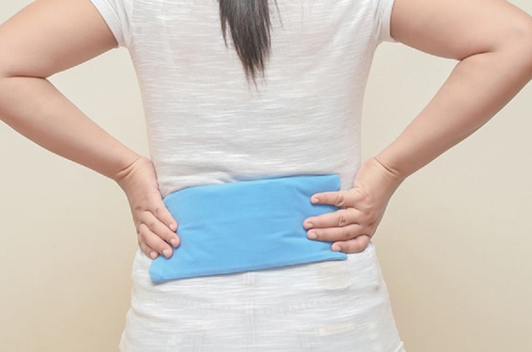 cách chữa đau lưng tại nhà bằng chườm lạnh