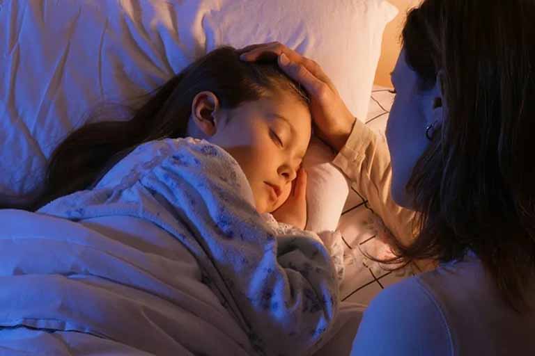 đảm bảo giấc ngủ giúp ngăn trầm cảm ở trẻ em